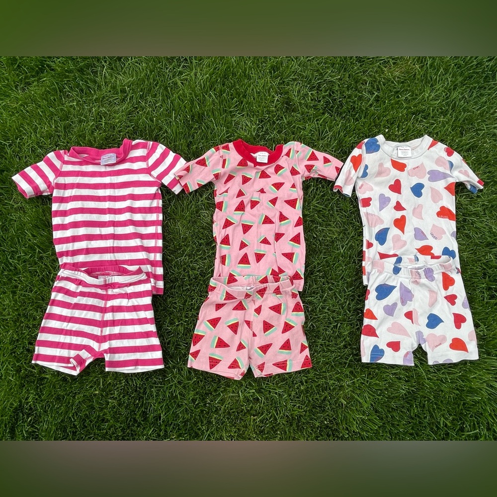 Three pairs of size 5 (110 cm) Hanna Andersson short pjs